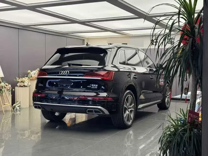 2022 Audi Q5L 2.0T 252HP L4 7DCT,autocango,china used car exporter,china ev exporter,chinese used car exporter,chinese used ev exporter