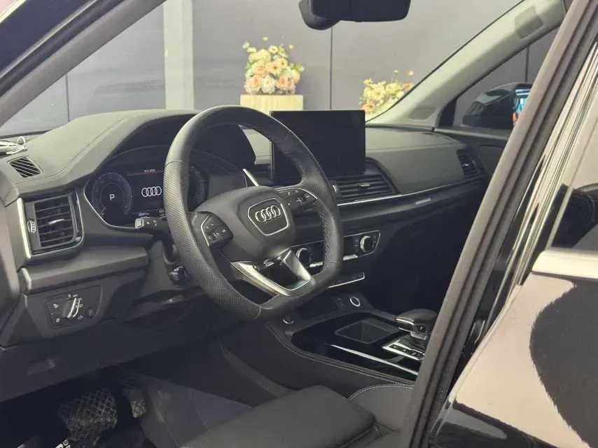 2022 Audi Q5L 2.0T 252HP L4 7DCT,autocango,china used car exporter,china ev exporter,chinese used car exporter,chinese used ev exporter