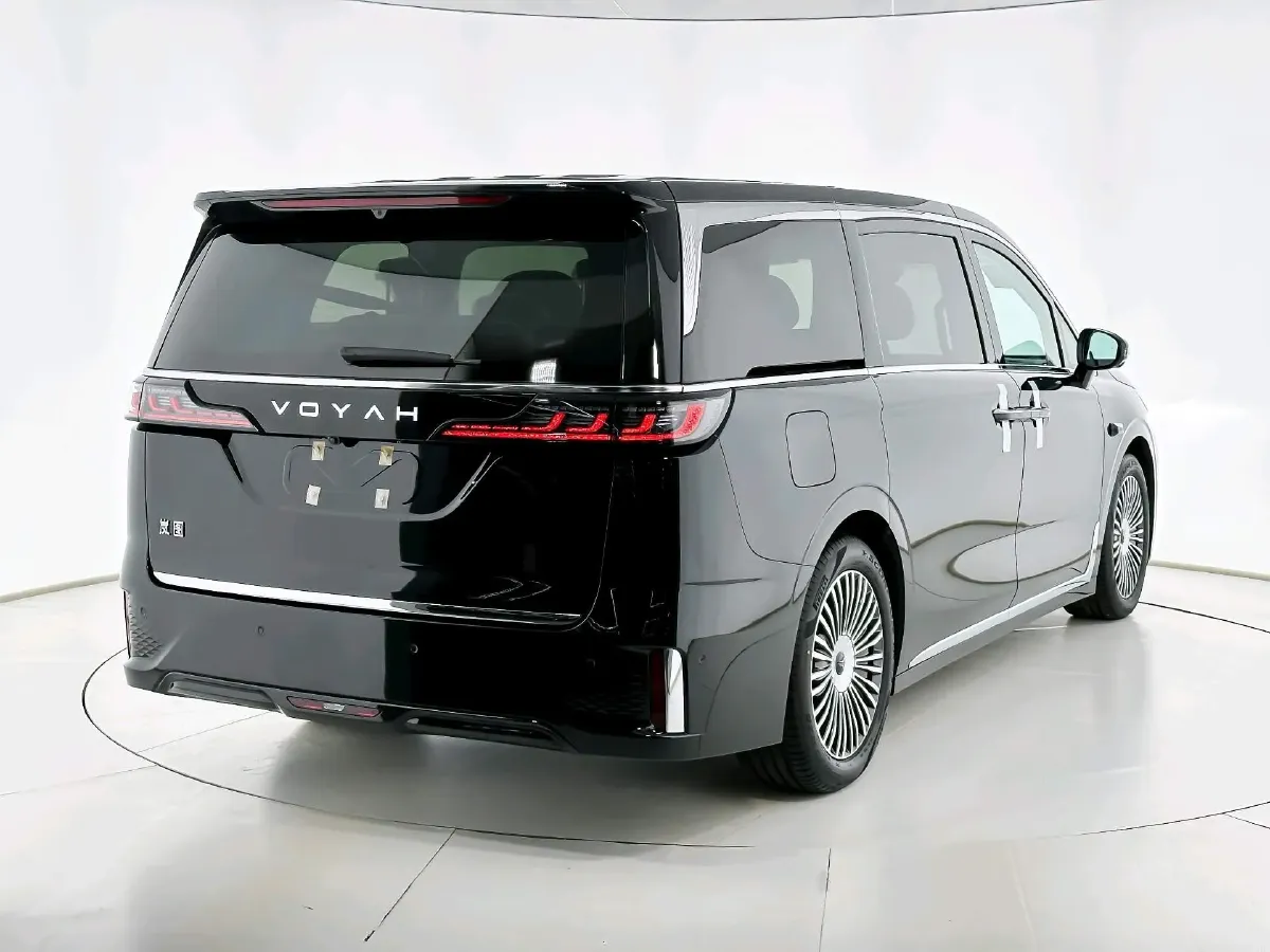 2025 Voyah Dream 1.5T 150HP L4 PHEV 41.7KWH,autocango,china used car exporter,china ev exporter,chinese used car exporter,chinese used ev exporter
