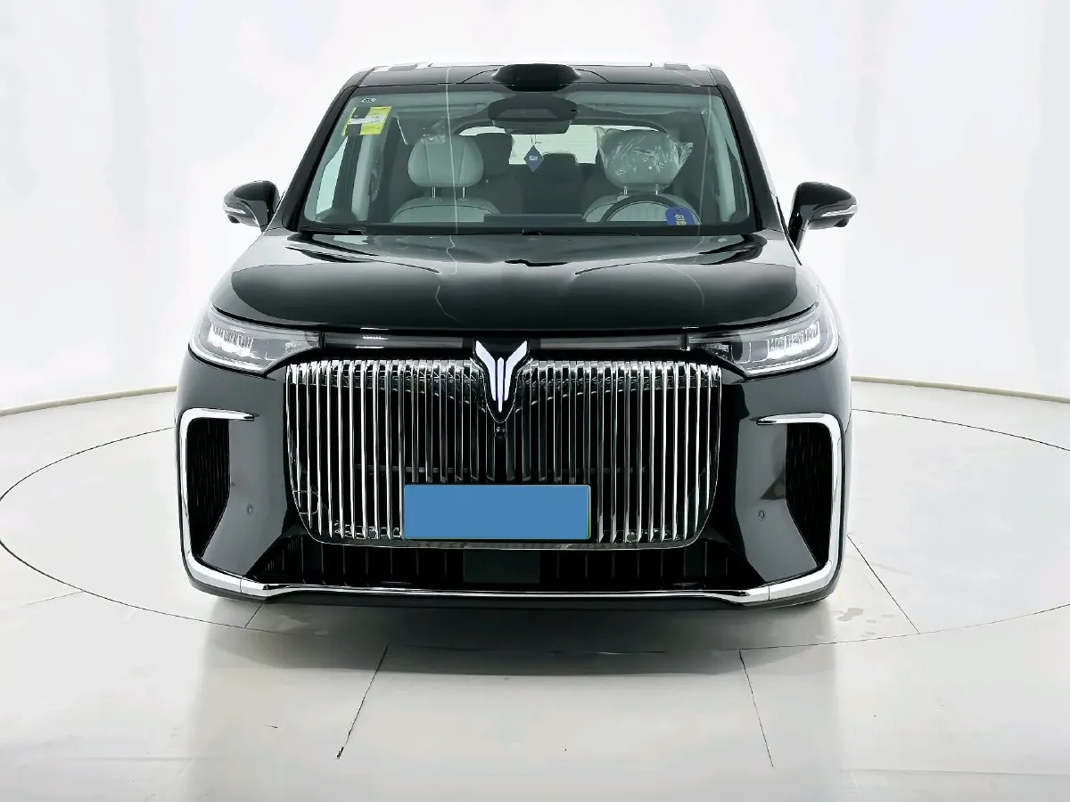 2025 Voyah Dream 1.5T 150HP L4 PHEV 41.7KWH,autocango,china used car exporter,china ev exporter,chinese used car exporter,chinese used ev exporter