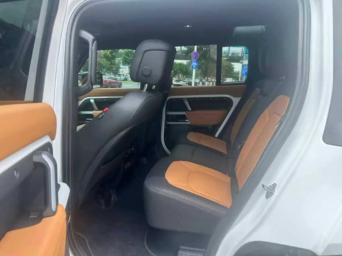 2024 Land Rover Defender 3.0T 400HP L6 8AT,autocango,china used car exporter,china ev exporter,chinese used car exporter,chinese used ev exporter