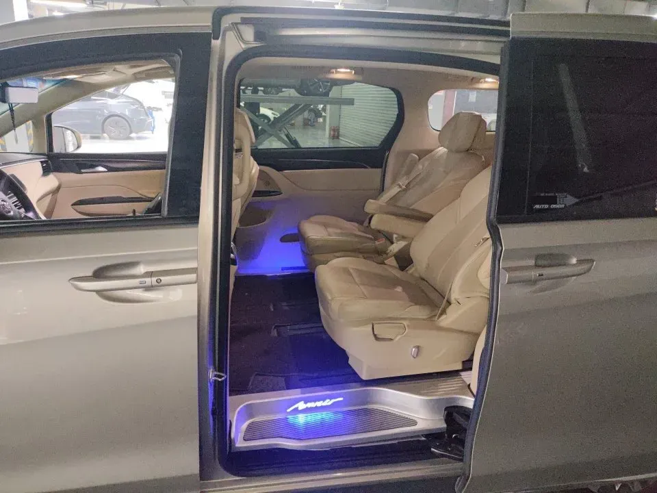 2023 Buick GL8 2.0T 237HP L4 9AT,autocango,china used car exporter,china ev exporter,chinese used car exporter,chinese used ev exporter