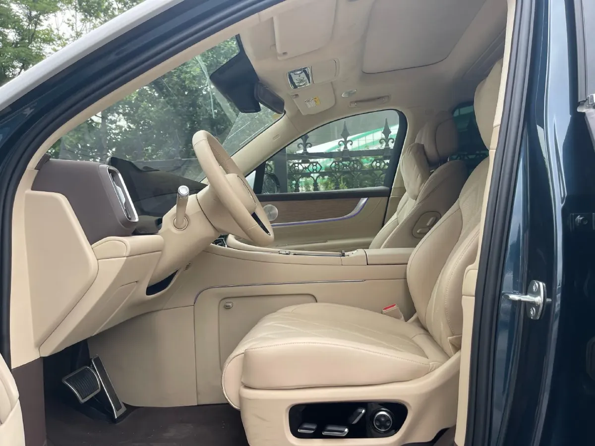 2025 AITO AITO M9 REEV 160HP REEV 52KWH,autocango,china used car exporter,china ev exporter,chinese used car exporter,chinese used ev exporter