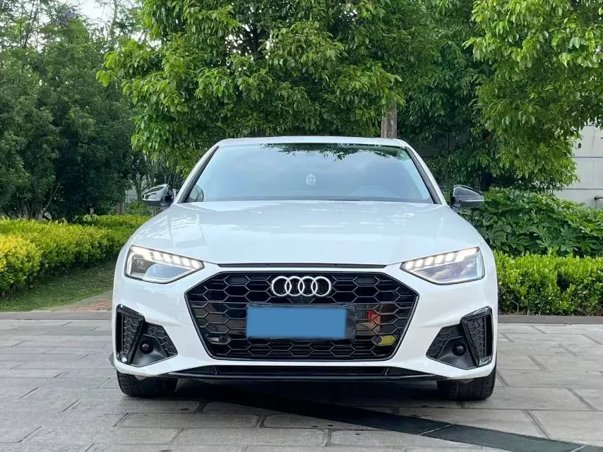 2022 Audi A4L 2.0T 190HP L4 7DCT,autocango,china used car exporter,china ev exporter,chinese used car exporter,chinese used ev exporter