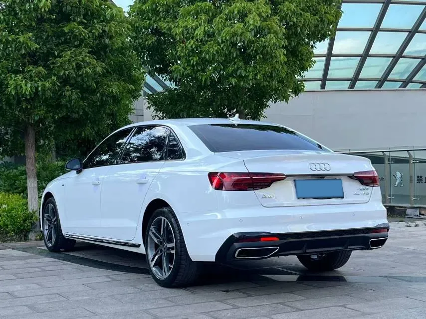 2022 Audi A4L 2.0T 190HP L4 7DCT,autocango,china used car exporter,china ev exporter,chinese used car exporter,chinese used ev exporter