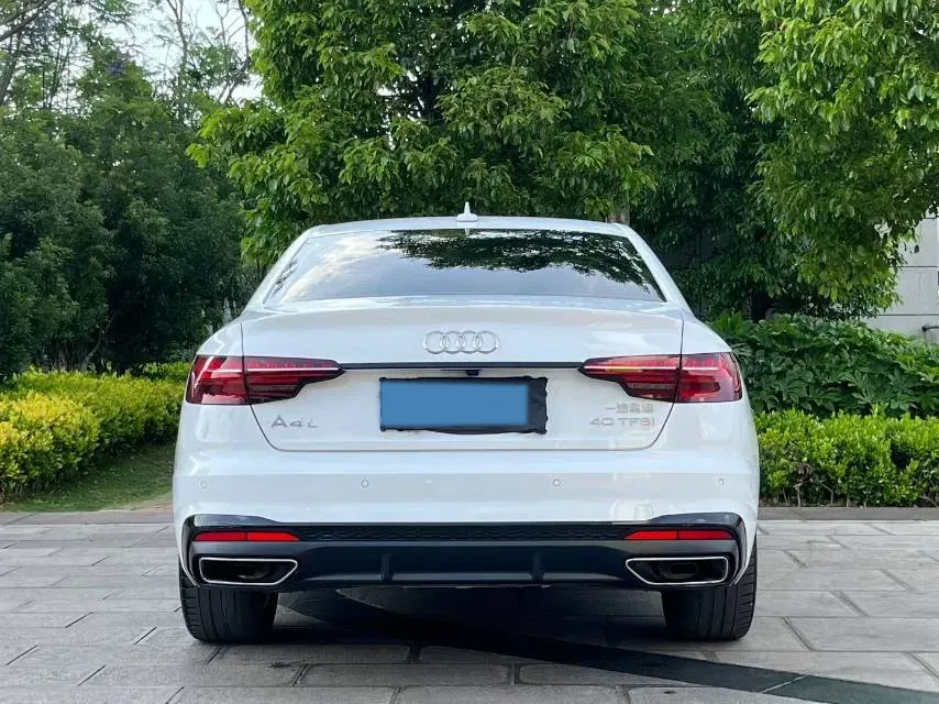 2022 Audi A4L 2.0T 190HP L4 7DCT,autocango,china used car exporter,china ev exporter,chinese used car exporter,chinese used ev exporter