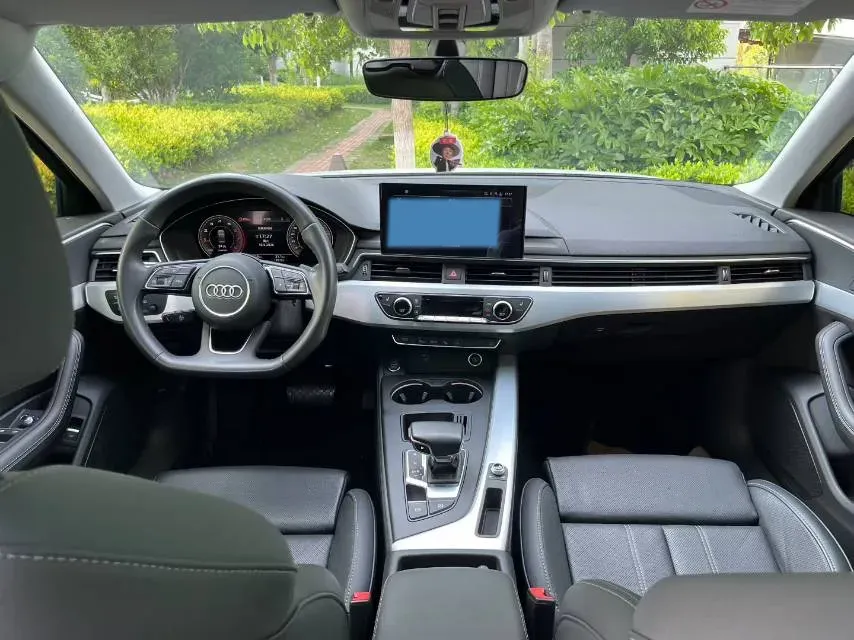 2022 Audi A4L 2.0T 190HP L4 7DCT,autocango,china used car exporter,china ev exporter,chinese used car exporter,chinese used ev exporter