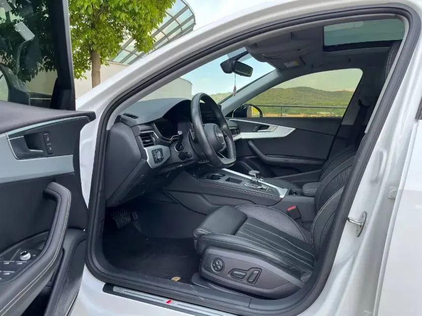 2022 Audi A4L 2.0T 190HP L4 7DCT,autocango,china used car exporter,china ev exporter,chinese used car exporter,chinese used ev exporter