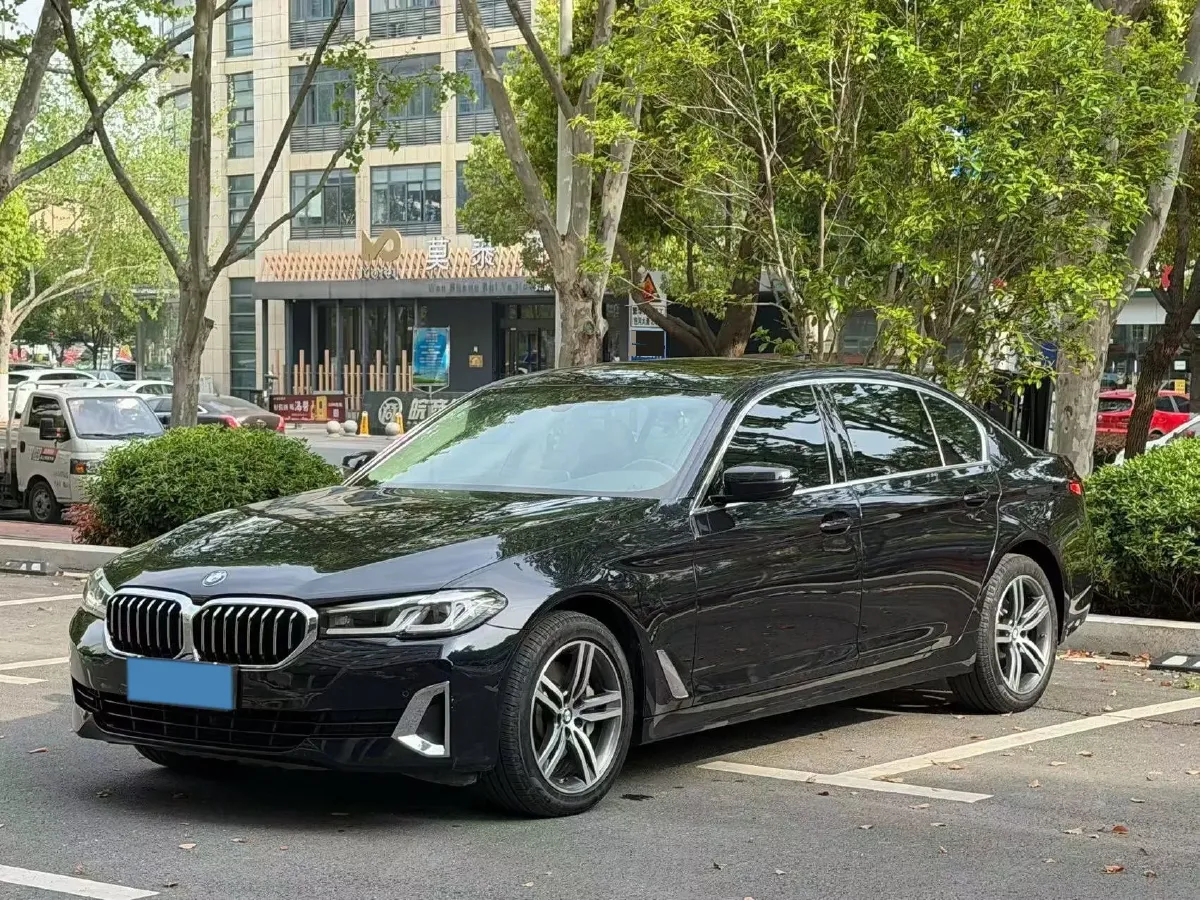 2022 BMW 5 Series 2.0T 252HP L4 8AT,autocango,china used car exporter,china ev exporter,chinese used car exporter,chinese used ev exporter
