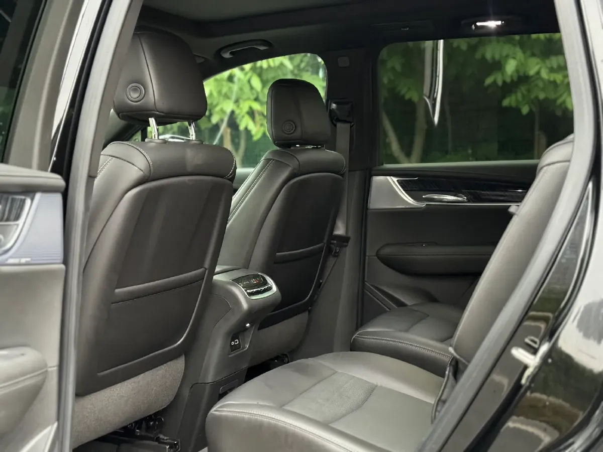 2022 Cadillac XT6 2.0T 237HP L4 9AT,autocango,china used car exporter,china ev exporter,chinese used car exporter,chinese used ev exporter