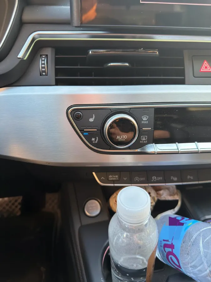 2022 Audi A4L 2.0T 190HP L4 7DCT,autocango,china used car exporter,china ev exporter,chinese used car exporter,chinese used ev exporter