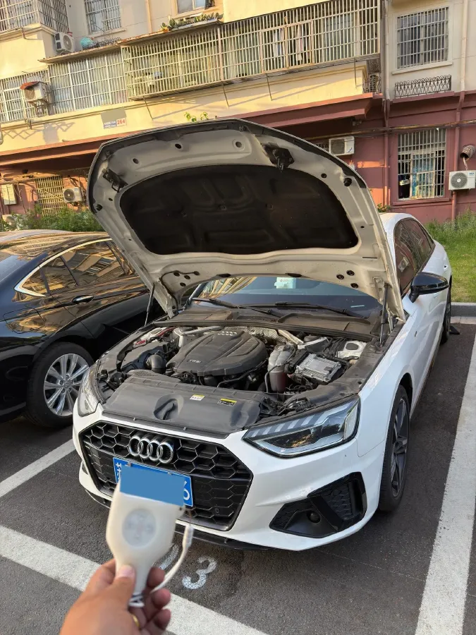 2022 Audi A4L 2.0T 190HP L4 7DCT,autocango,china used car exporter,china ev exporter,chinese used car exporter,chinese used ev exporter