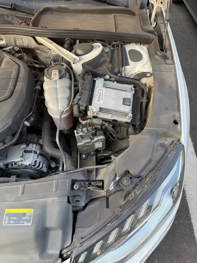 2022 Audi A4L 2.0T 190HP L4 7DCT,autocango,china used car exporter,china ev exporter,chinese used car exporter,chinese used ev exporter