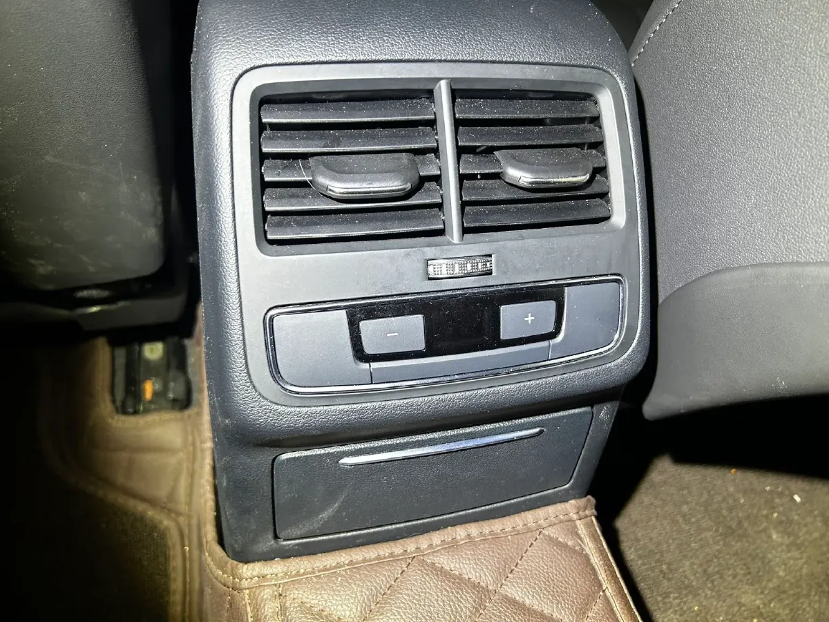 2024 Audi A4L 2.0T 190HP L4 7DCT,autocango,china used car exporter,china ev exporter,chinese used car exporter,chinese used ev exporter