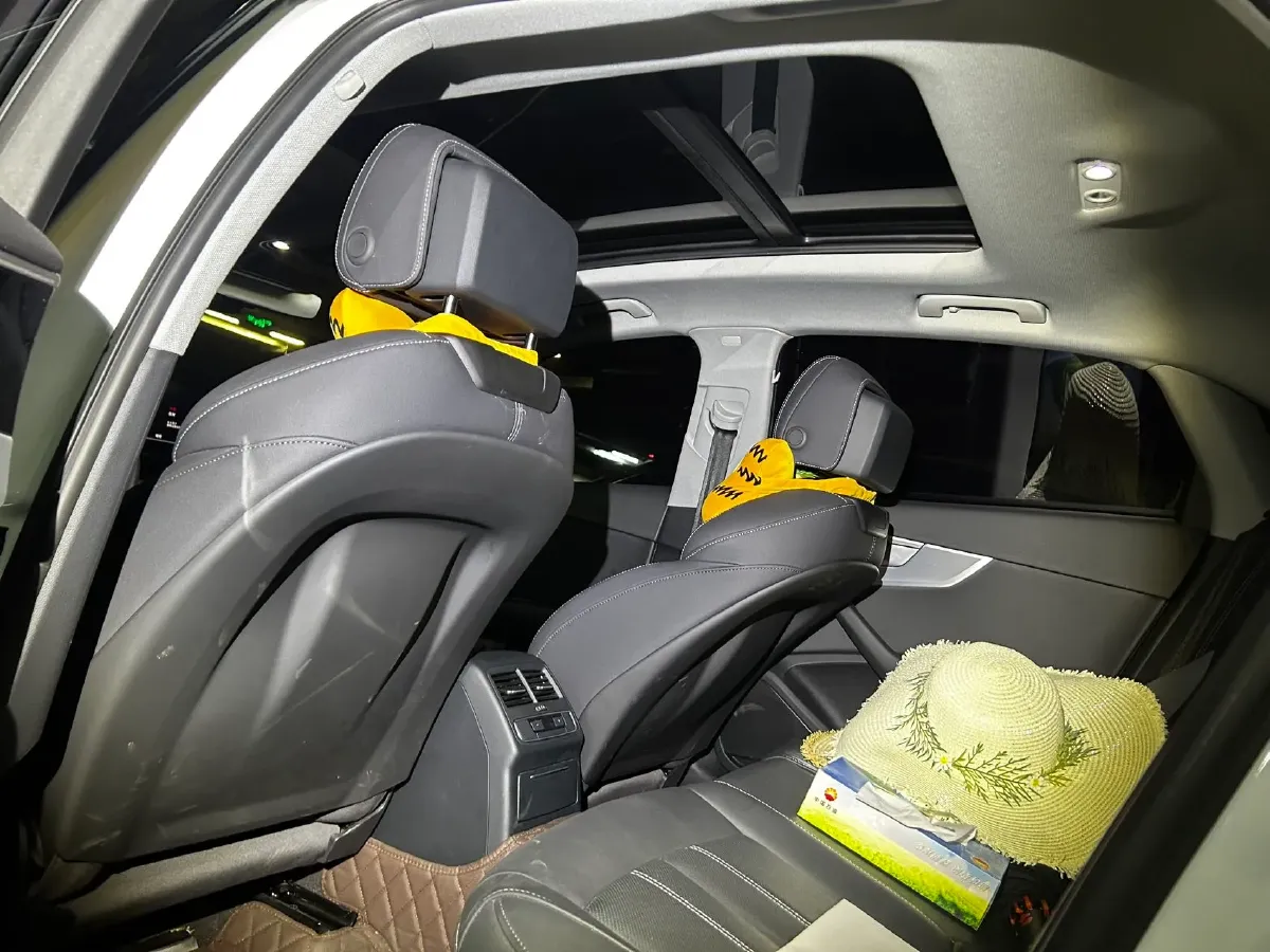 2024 Audi A4L 2.0T 190HP L4 7DCT,autocango,china used car exporter,china ev exporter,chinese used car exporter,chinese used ev exporter