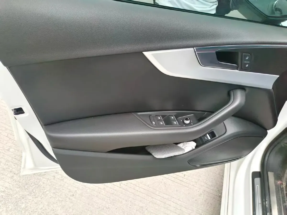 2020 Audi A4L 2.0T 190HP L4 7DCT,autocango,china used car exporter,china ev exporter,chinese used car exporter,chinese used ev exporter