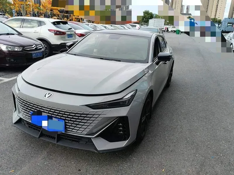 2022 ChangAn UNI-V 1.5T 188HP L4 7DCT,autocango,china used car exporter,china ev exporter,chinese used car exporter,chinese used ev exporter