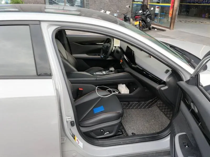 2022 ChangAn UNI-V 1.5T 188HP L4 7DCT,autocango,china used car exporter,china ev exporter,chinese used car exporter,chinese used ev exporter