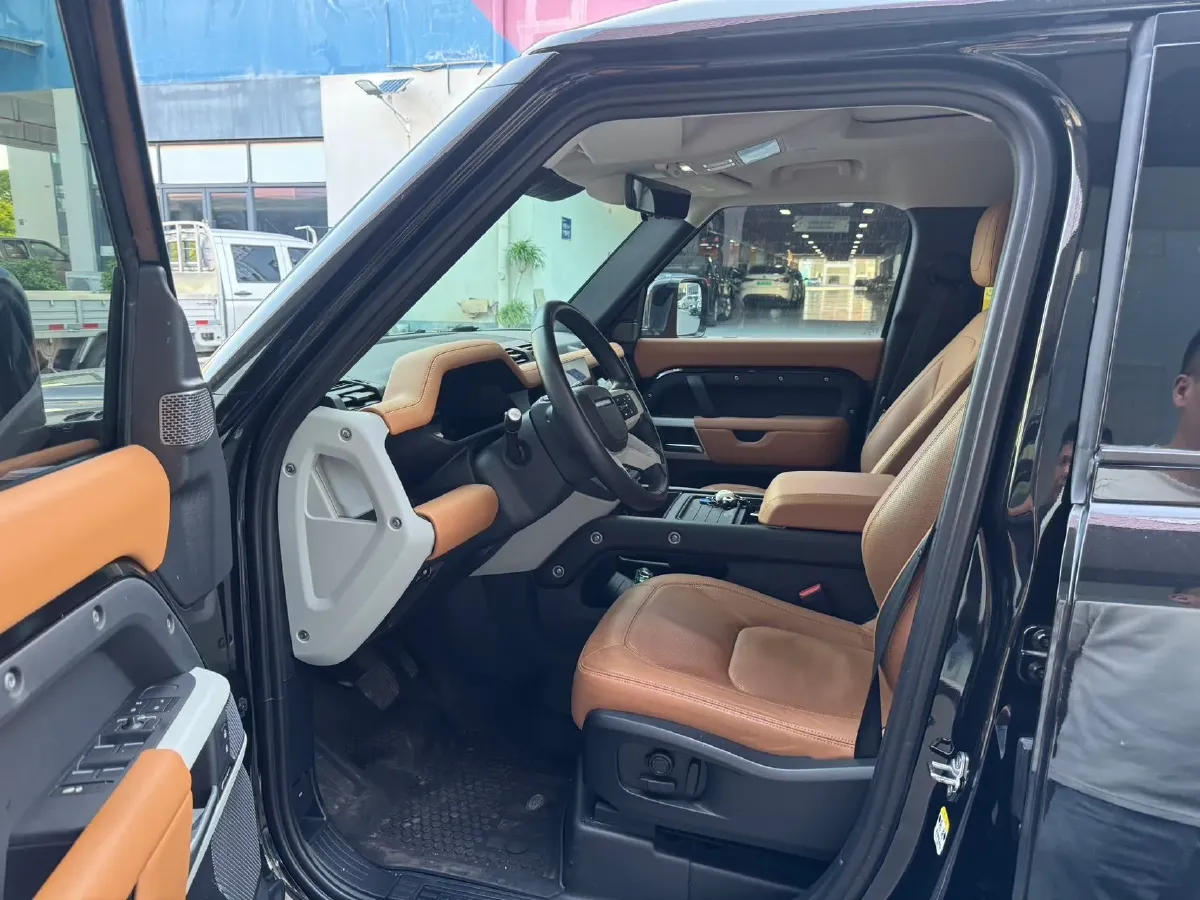 2024 Land Rover Defender 3.0T 400HP L6 8AT,autocango,china used car exporter,china ev exporter,chinese used car exporter,chinese used ev exporter