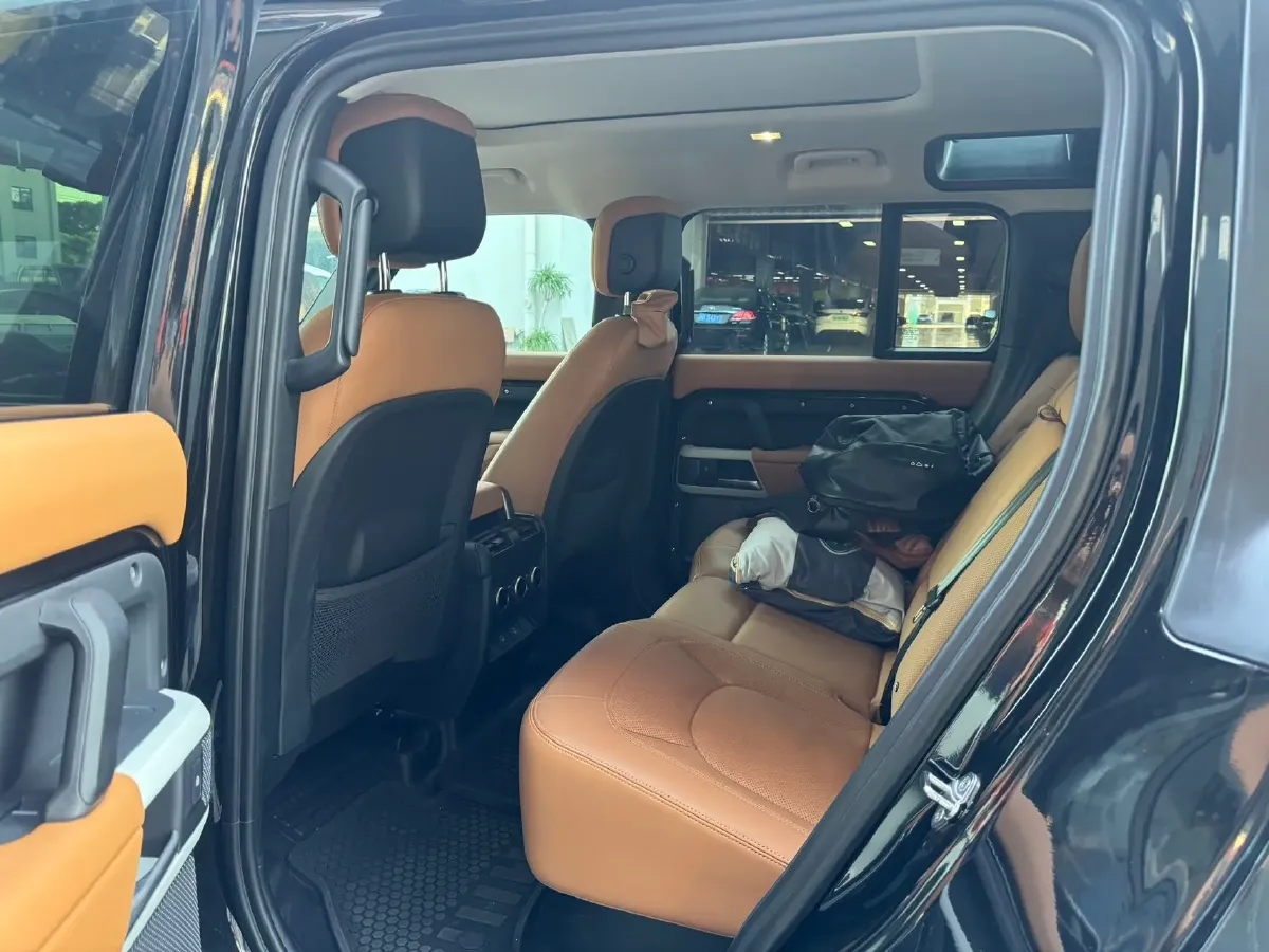 2024 Land Rover Defender 3.0T 400HP L6 8AT,autocango,china used car exporter,china ev exporter,chinese used car exporter,chinese used ev exporter
