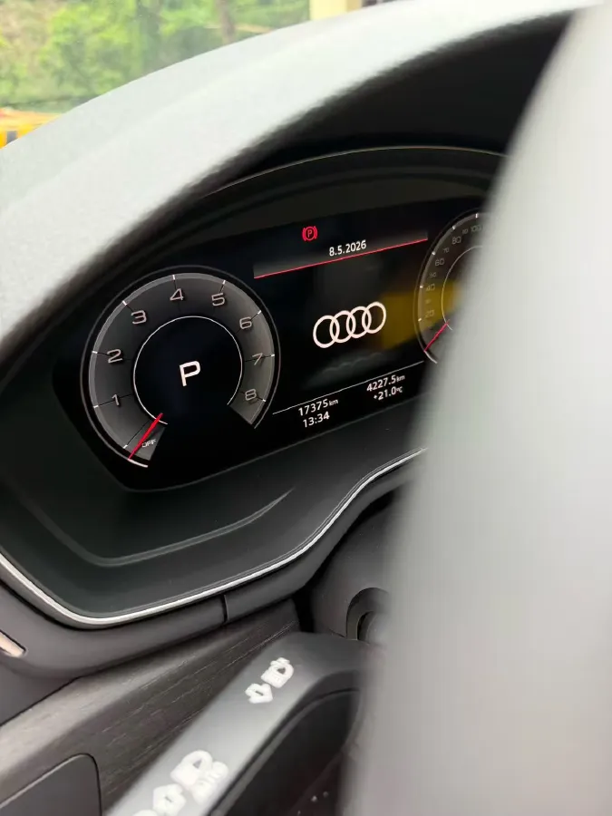 2023 Audi A4L 2.0T 190HP L4 7DCT,autocango,china used car exporter,china ev exporter,chinese used car exporter,chinese used ev exporter