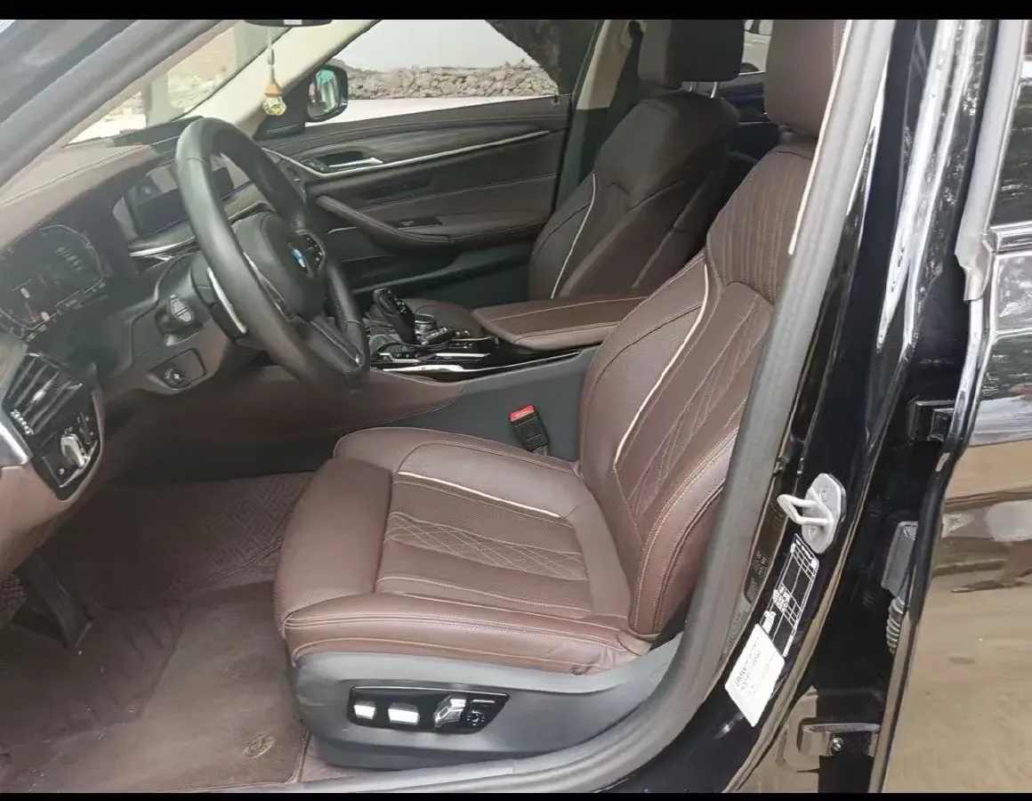 2023 BMW 5 Series 2.0T 245HP L4 8AT,autocango,china used car exporter,china ev exporter,chinese used car exporter,chinese used ev exporter
