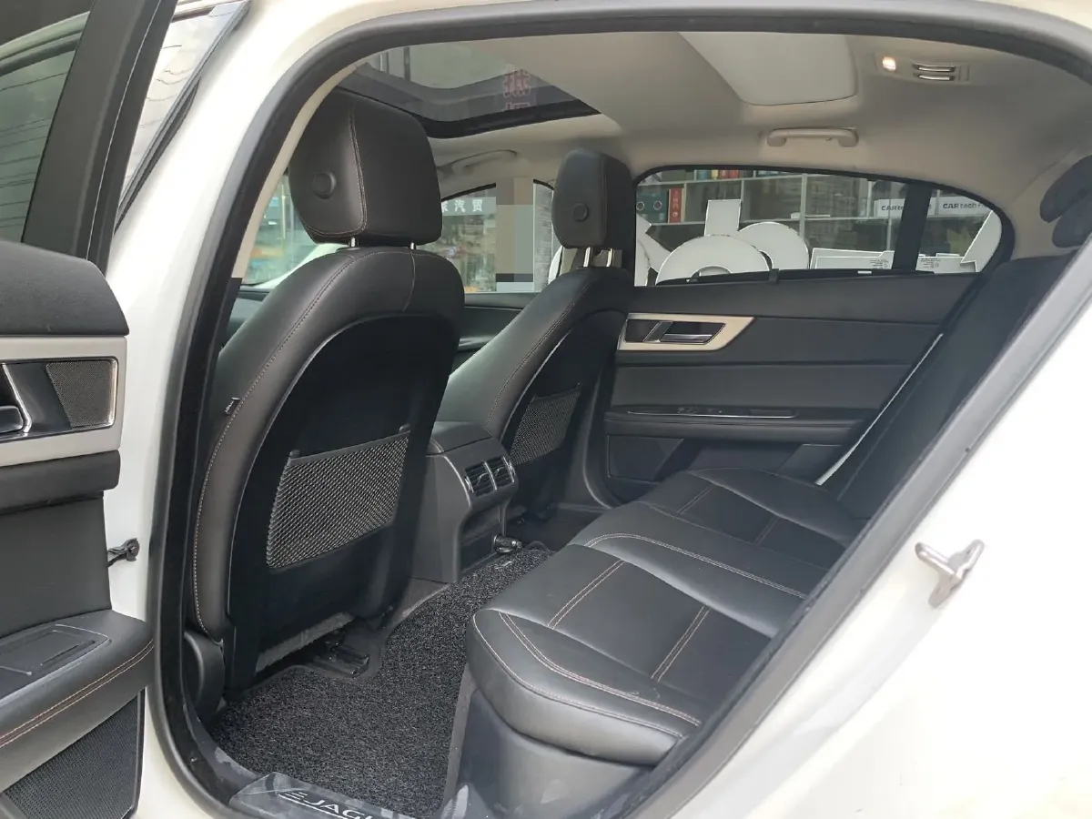 2019 Jeep Cherokee 2.0T 265HP L4 9AT,autocango,china used car exporter,china ev exporter,chinese used car exporter,chinese used ev exporter