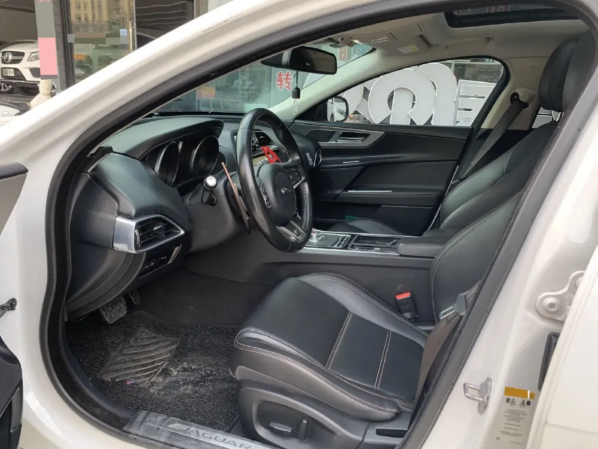 2019 Jeep Cherokee 2.0T 265HP L4 9AT,autocango,china used car exporter,china ev exporter,chinese used car exporter,chinese used ev exporter