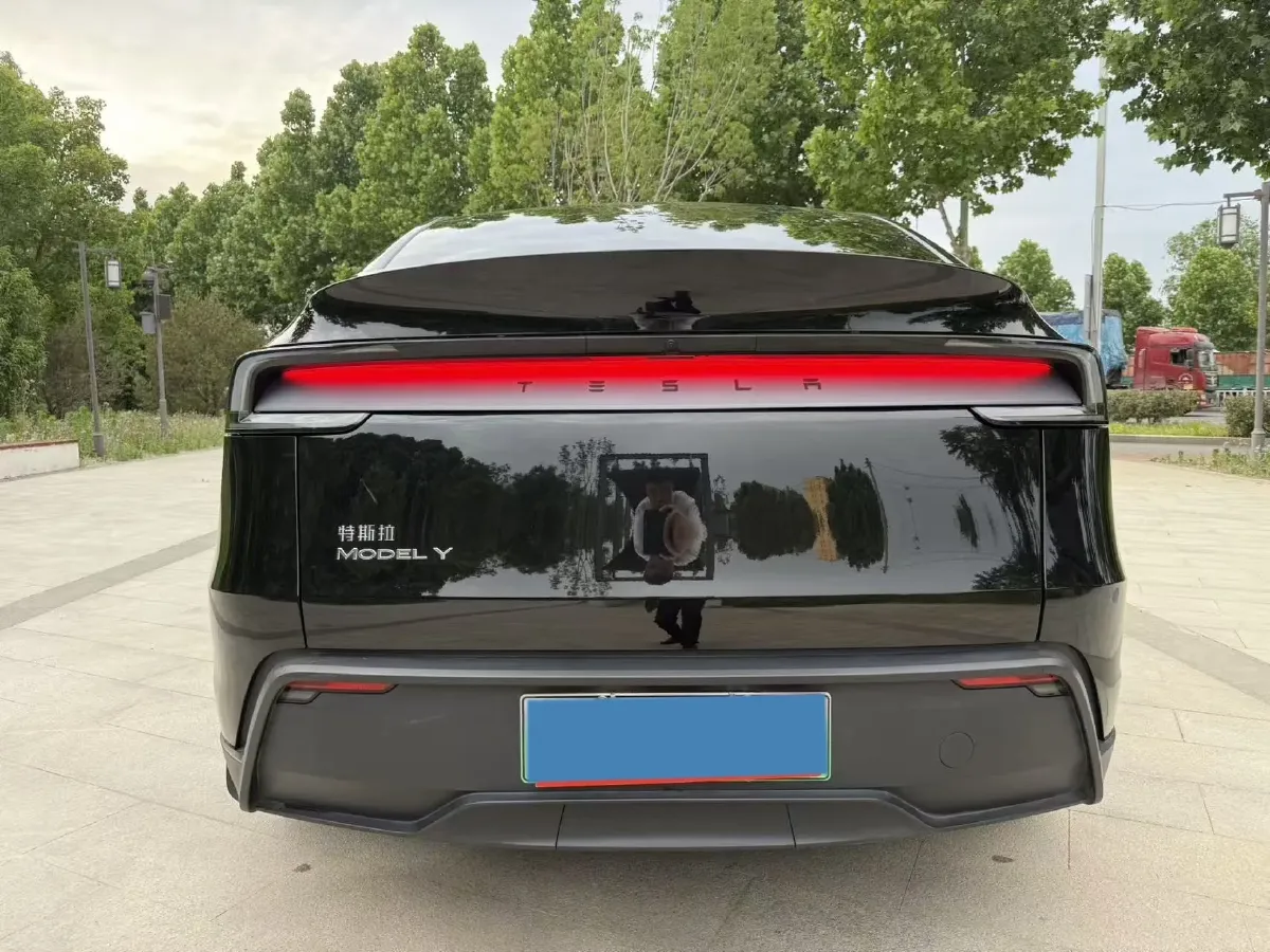 2025 Tesla Model Y BEV 62.5KWH,autocango,china used car exporter,china ev exporter,chinese used car exporter,chinese used ev exporter