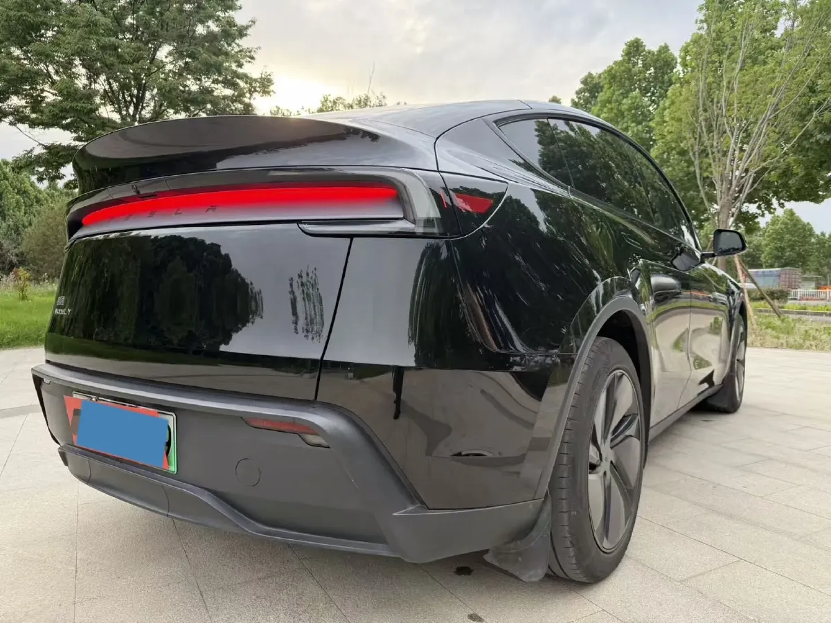 2025 Tesla Model Y BEV 62.5KWH,autocango,china used car exporter,china ev exporter,chinese used car exporter,chinese used ev exporter