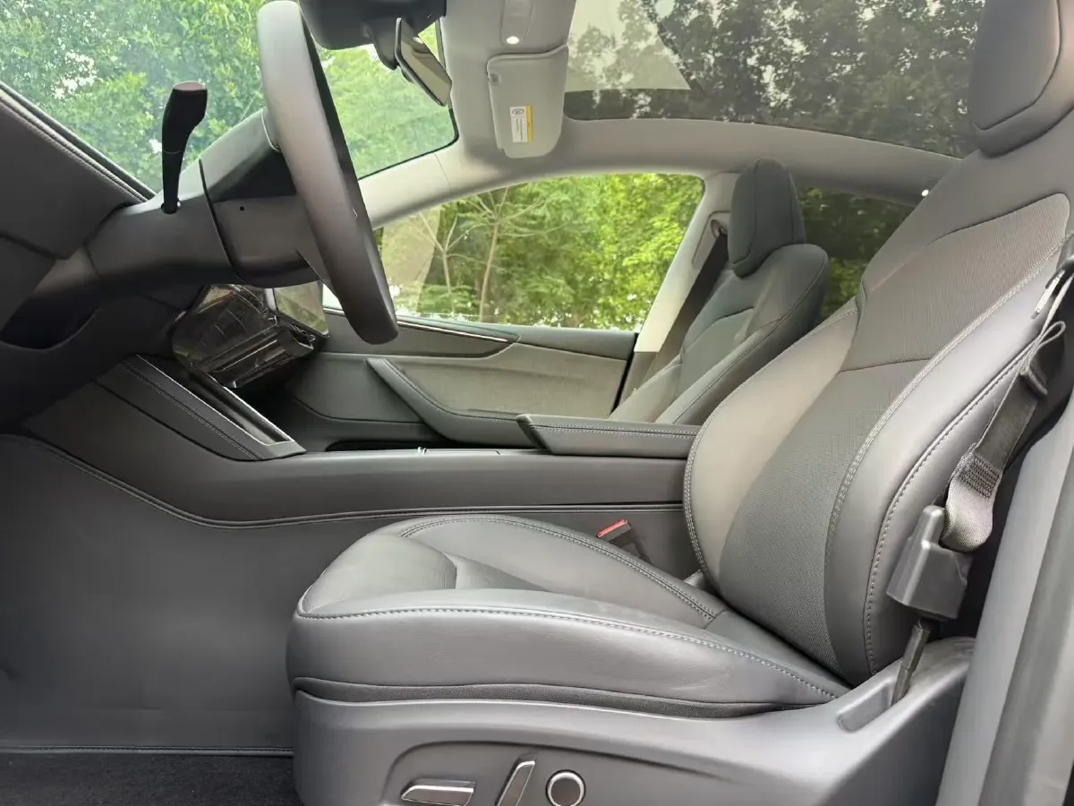 2025 Tesla Model Y BEV 62.5KWH,autocango,china used car exporter,china ev exporter,chinese used car exporter,chinese used ev exporter