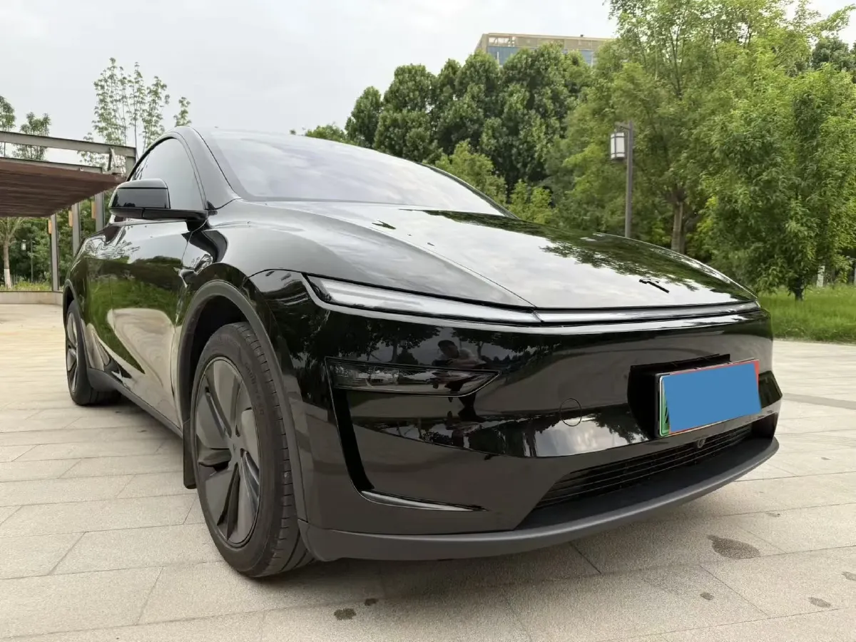 2025 Tesla Model Y BEV 62.5KWH,autocango,china used car exporter,china ev exporter,chinese used car exporter,chinese used ev exporter