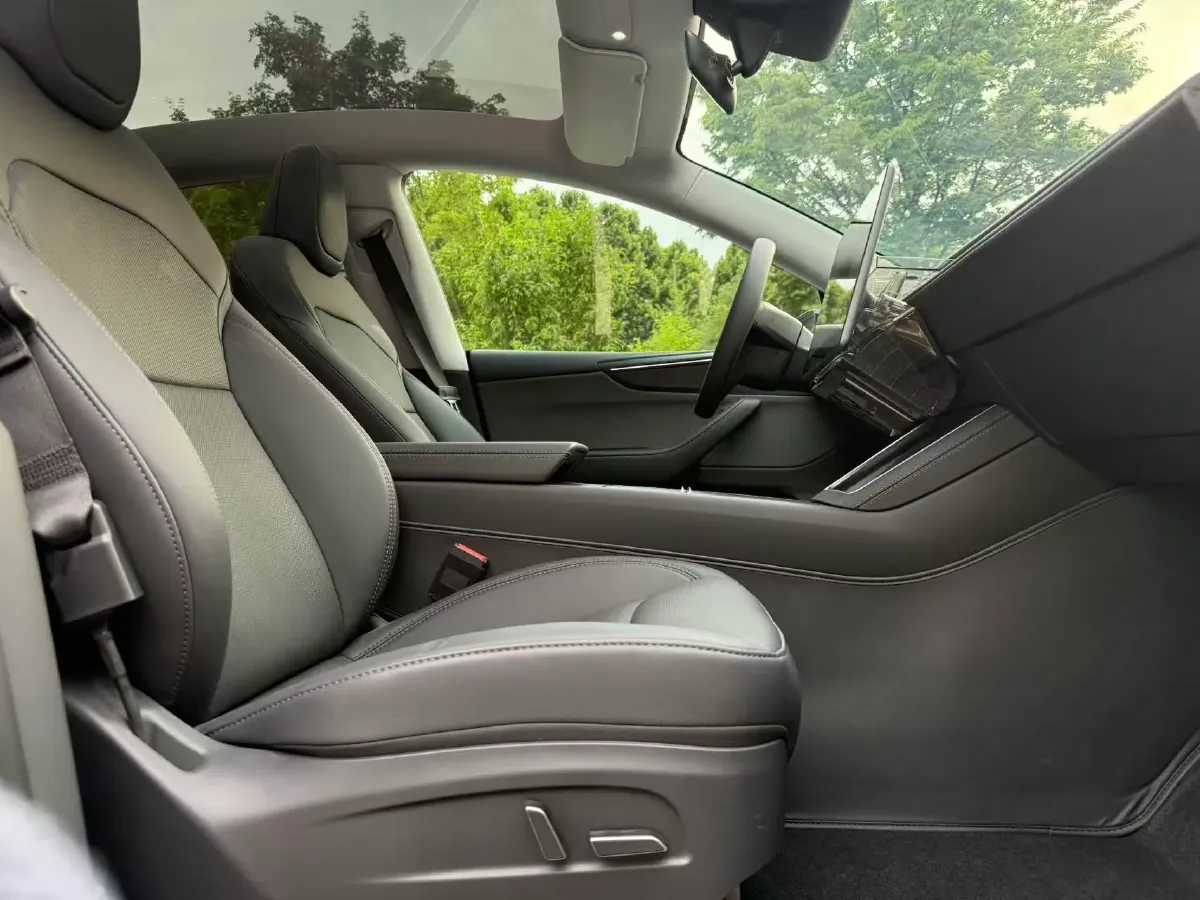 2025 Tesla Model Y BEV 62.5KWH,autocango,china used car exporter,china ev exporter,chinese used car exporter,chinese used ev exporter