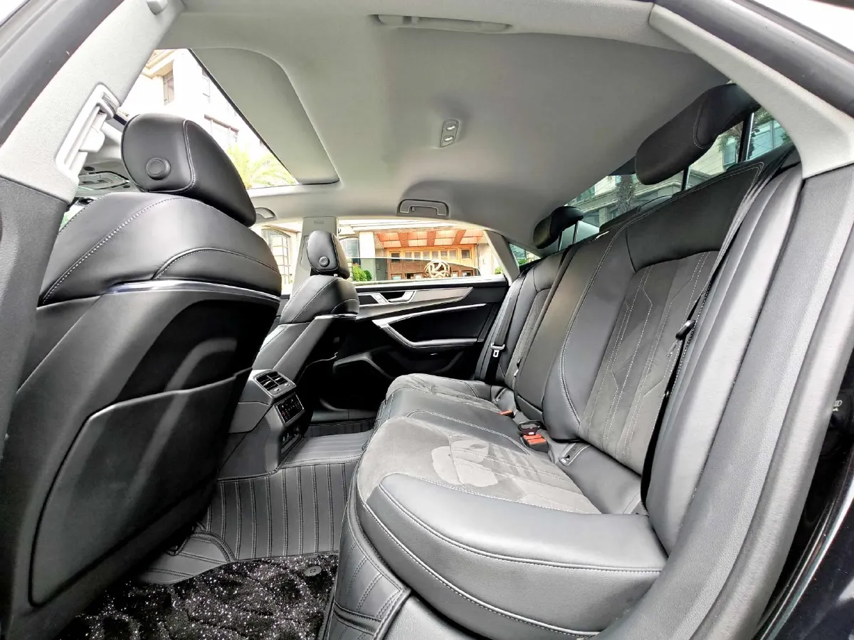 2025 Audi A7L 2.0T 245HP L4 7DCT,autocango,china used car exporter,china ev exporter,chinese used car exporter,chinese used ev exporter