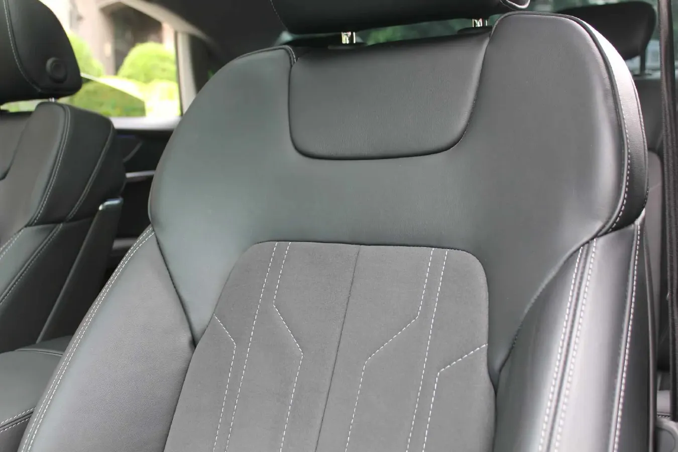 2025 Audi A7L 2.0T 245HP L4 7DCT,autocango,china used car exporter,china ev exporter,chinese used car exporter,chinese used ev exporter