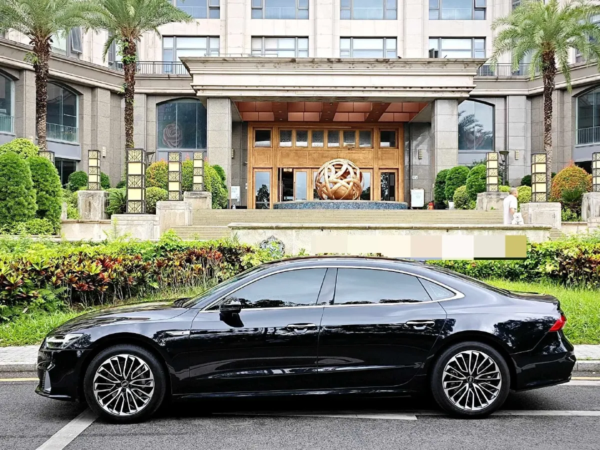 2025 Audi A7L 2.0T 245HP L4 7DCT,autocango,china used car exporter,china ev exporter,chinese used car exporter,chinese used ev exporter