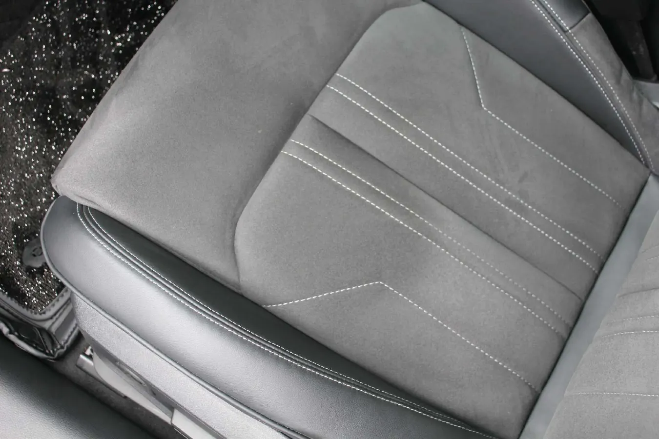 2025 Audi A7L 2.0T 245HP L4 7DCT,autocango,china used car exporter,china ev exporter,chinese used car exporter,chinese used ev exporter