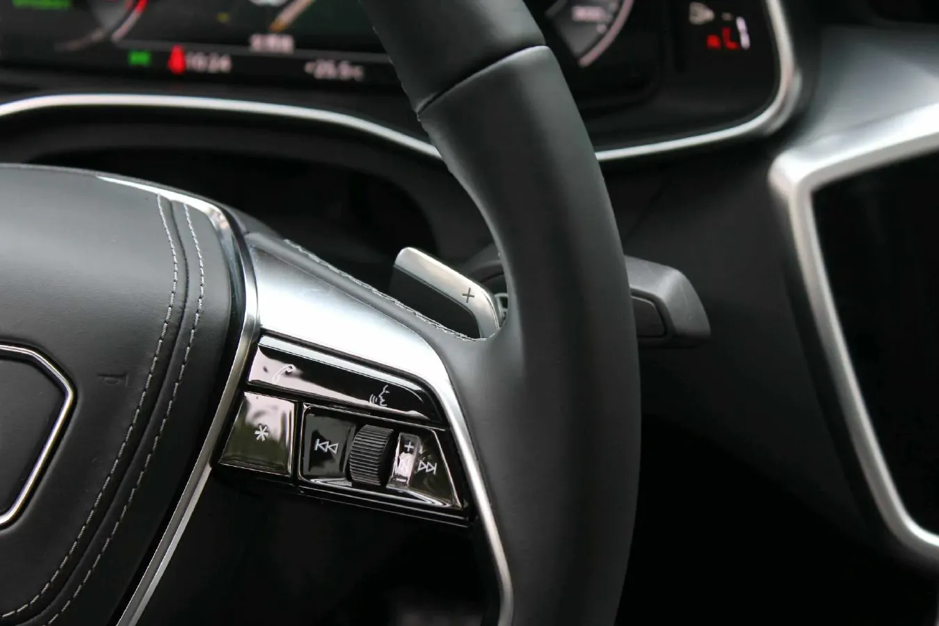 2025 Audi A7L 2.0T 245HP L4 7DCT,autocango,china used car exporter,china ev exporter,chinese used car exporter,chinese used ev exporter