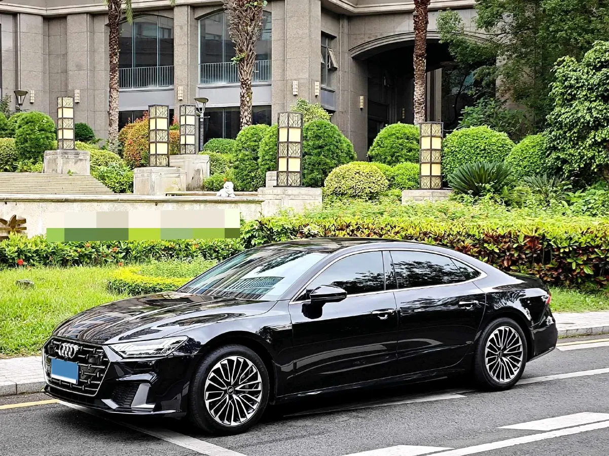 2025 Audi A7L 2.0T 245HP L4 7DCT,autocango,china used car exporter,china ev exporter,chinese used car exporter,chinese used ev exporter