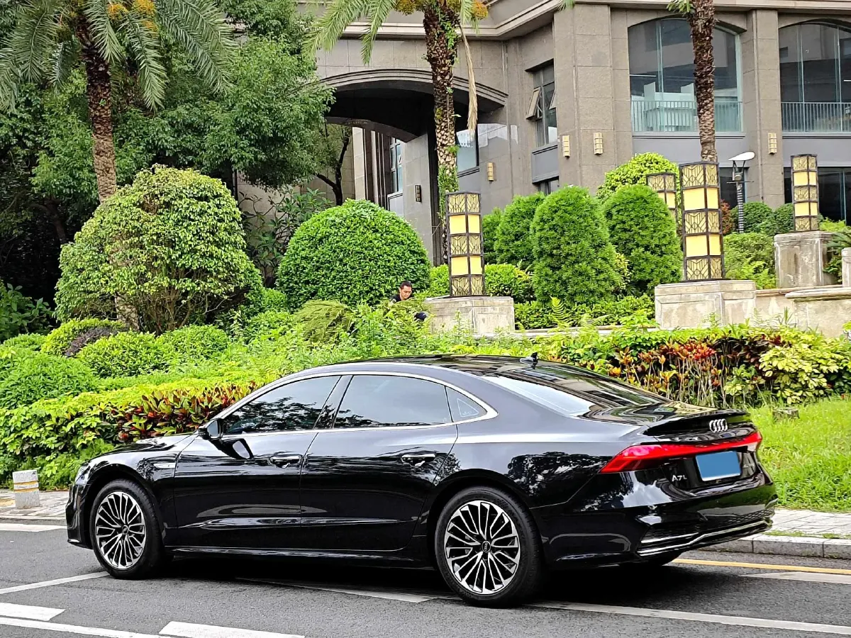 2025 Audi A7L 2.0T 245HP L4 7DCT,autocango,china used car exporter,china ev exporter,chinese used car exporter,chinese used ev exporter