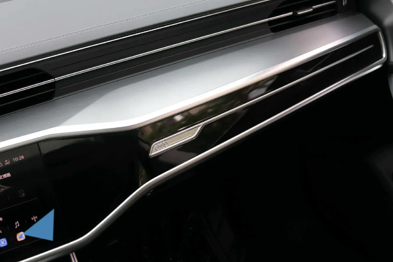 2025 Audi A7L 2.0T 245HP L4 7DCT,autocango,china used car exporter,china ev exporter,chinese used car exporter,chinese used ev exporter