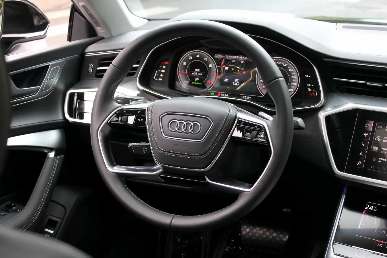 2025 Audi A7L 2.0T 245HP L4 7DCT,autocango,china used car exporter,china ev exporter,chinese used car exporter,chinese used ev exporter