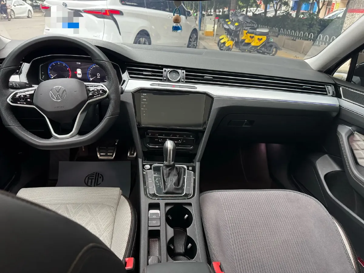 2024 Volkswagen Magotan 2.0T 186HP L4 7DCT,autocango,china used car exporter,china ev exporter,chinese used car exporter,chinese used ev exporter