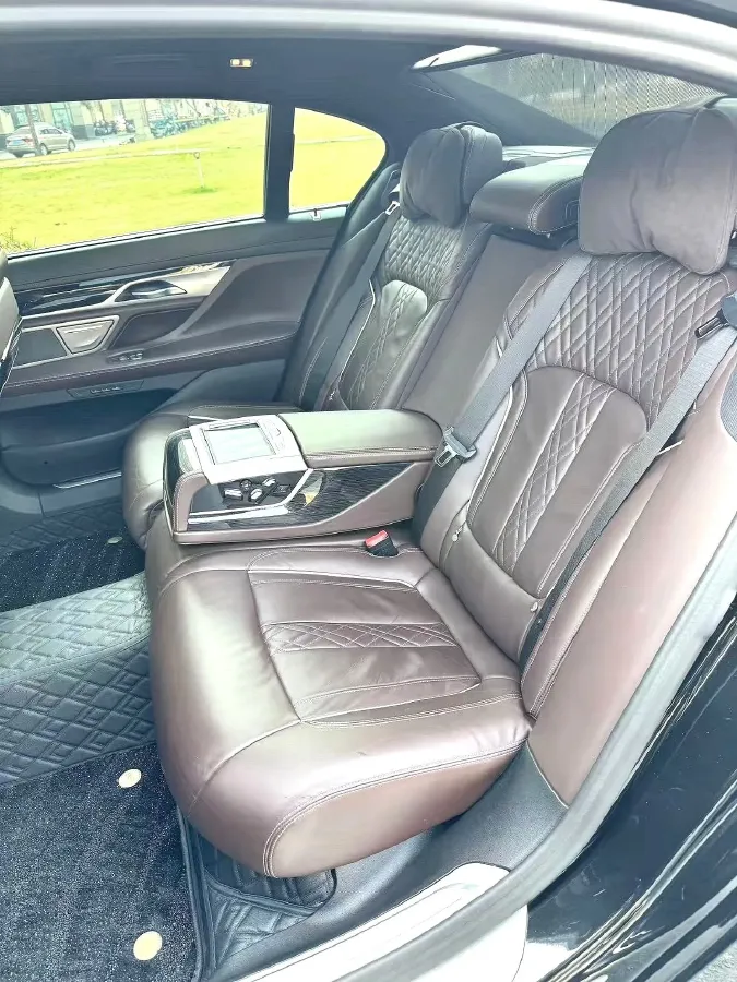 2019 BMW 7 Series 2.0T 265HP L4 8AT,autocango,china used car exporter,china ev exporter,chinese used car exporter,chinese used ev exporter