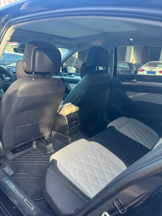 2024 Volkswagen Magotan 2.0T 186HP L4 7DCT,autocango,china used car exporter,china ev exporter,chinese used car exporter,chinese used ev exporter
