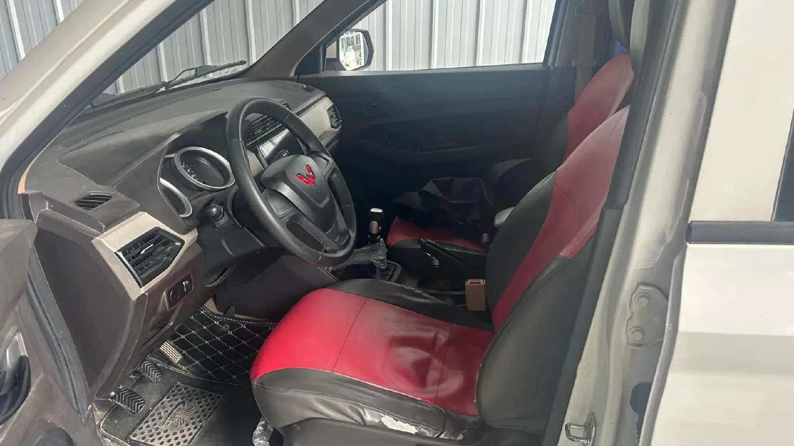 2021 WuLing HongGuang Plus 1.5L 99HP L4 6MT,autocango,china used car exporter,china ev exporter,chinese used car exporter,chinese used ev exporter
