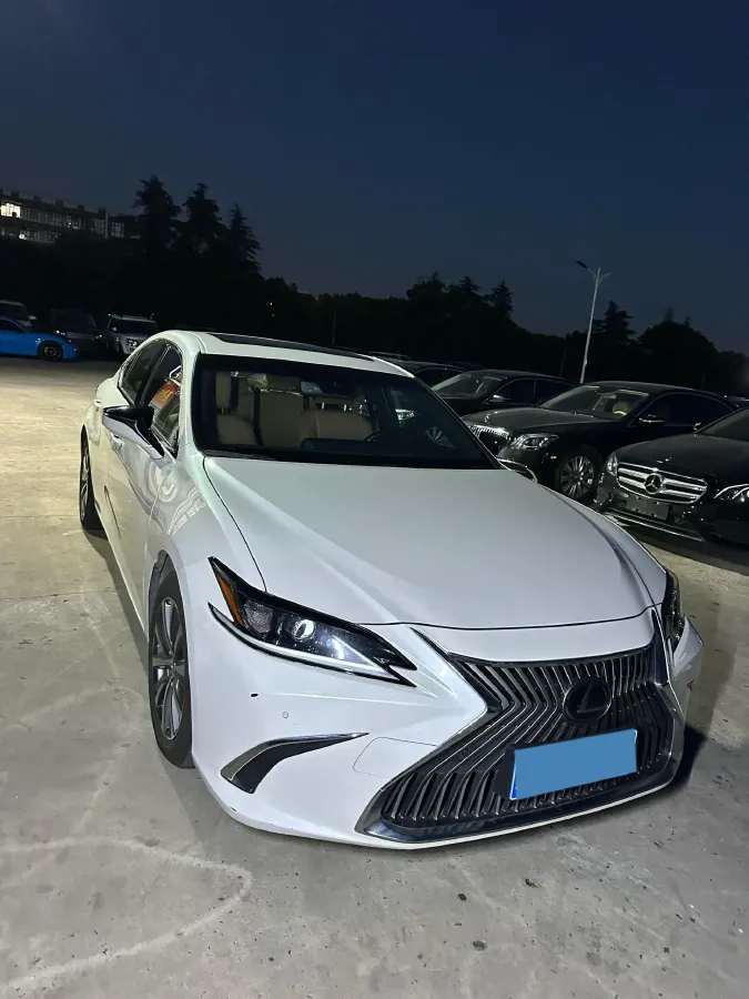 2015 Lexus ES 2.0L 167HP L4 6AT,autocango,china used car exporter,china ev exporter,chinese used car exporter,chinese used ev exporter