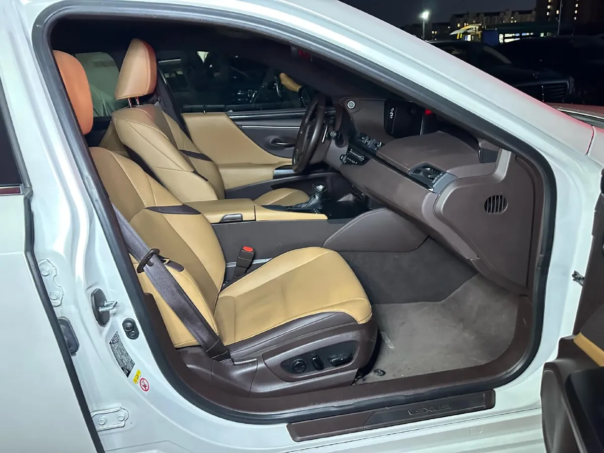 2015 Lexus ES 2.0L 167HP L4 6AT,autocango,china used car exporter,china ev exporter,chinese used car exporter,chinese used ev exporter