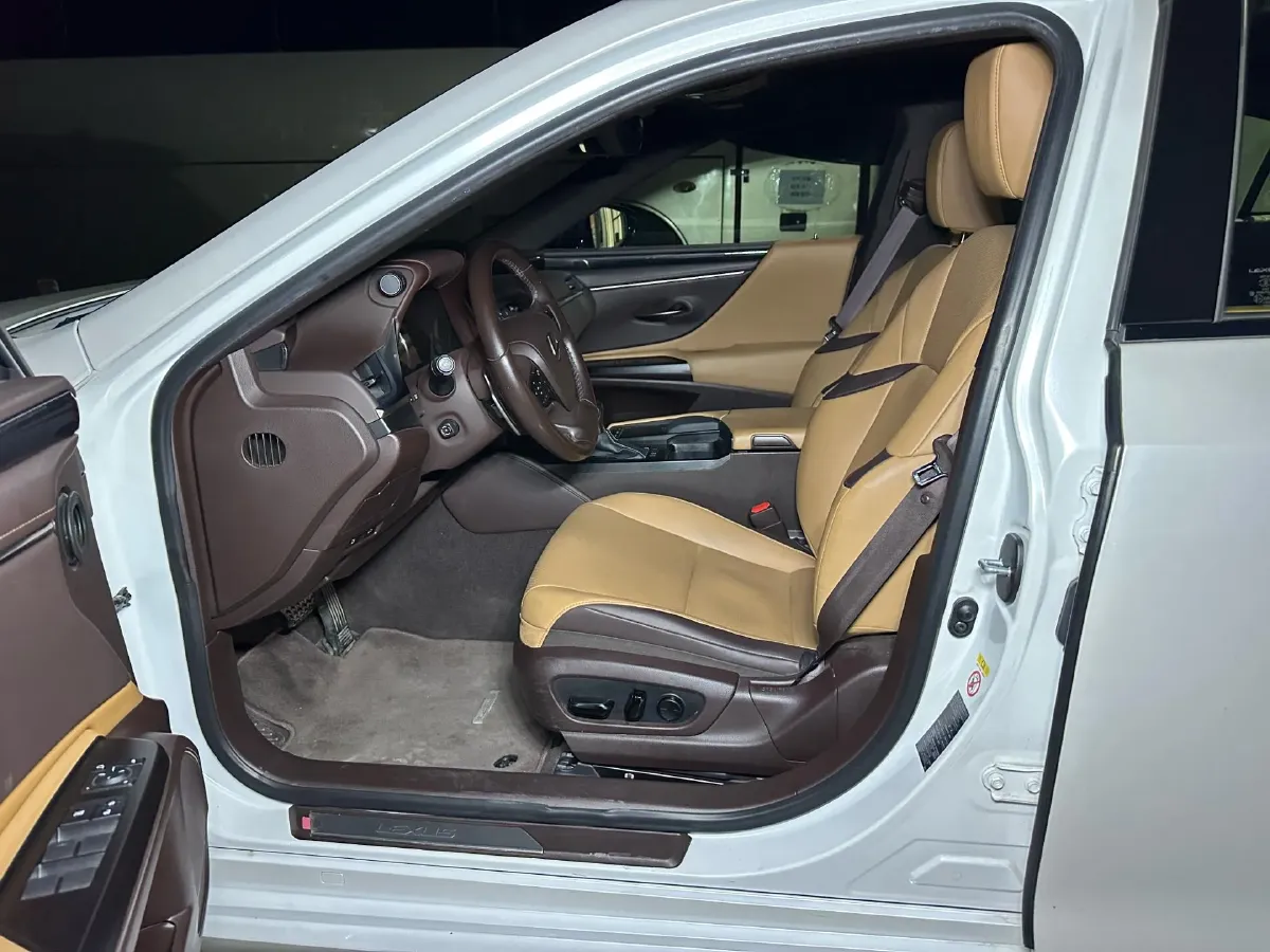 2015 Lexus ES 2.0L 167HP L4 6AT,autocango,china used car exporter,china ev exporter,chinese used car exporter,chinese used ev exporter