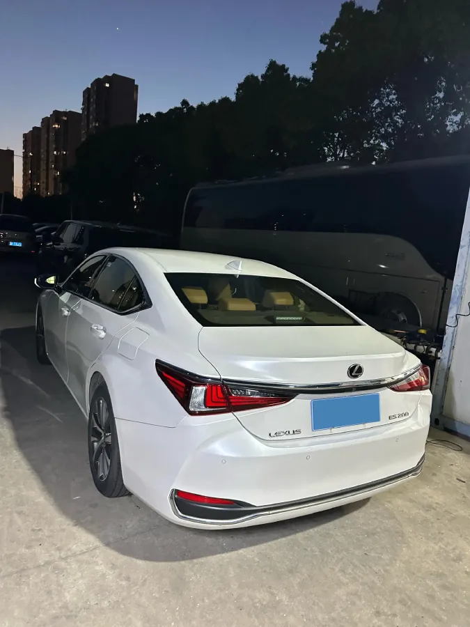 2015 Lexus ES 2.0L 167HP L4 6AT,autocango,china used car exporter,china ev exporter,chinese used car exporter,chinese used ev exporter